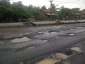 Banyak Lubang Menganga, Begini Wajah Bopeng Jalan-jalan di Pantura