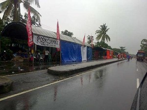 Korban Banjir Mengungsi, Jl Losarang Arah Subang Ditutup 1 Jalur