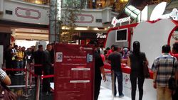 Warga Jakarta Antre Borong iPhone 5S