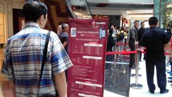 Warga Jakarta Antre Borong iPhone 5S