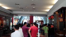 Warga Jakarta Antre Borong iPhone 5S
