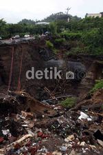Jalan Ringroad Citraland Kota Manado Longsor