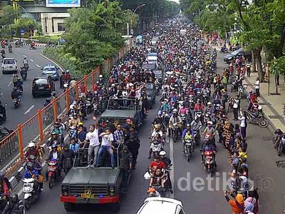 Warga Surabaya Tumpah Ruah Sambut YKS