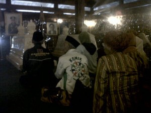 6 Tahun Wafatnya Soeharto, Astana Giri Bangun Ramai Dikunjungi Peziarah