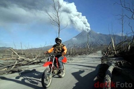 2 Pendaki Merapi Terluka Tertimpa Longsoran Material