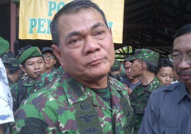 Jenderal Bintang 4 Itu Menangis di Pengungsian Bukit Duri