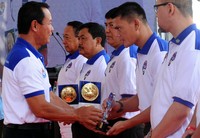 Acara tersebut juga dihadiri oleh Kapolri Jenderal Sutarman dan juga Wakil Presiden Boediono. Acara yang digelar saat car free day ini disaksikan oleh warga yang kebetulan berkunjung ke HI. Rusman/Setpres.