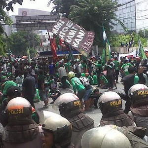 Massa Terus Bertambah, Bonek Blokir Jalan Mayjen Sungkono, Protes Kongres Tahunan PSSI