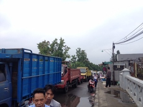  Ratusan Kendaraan Antre Uji KIR di Jl Pesing, Lalin Macet