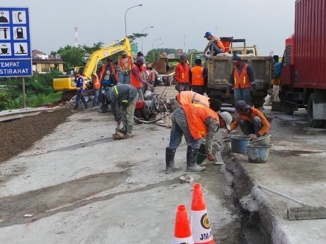 Km 72 Cipularang yang Ambles Masih Diperbaiki, Diprediksi Selesai Rabu
