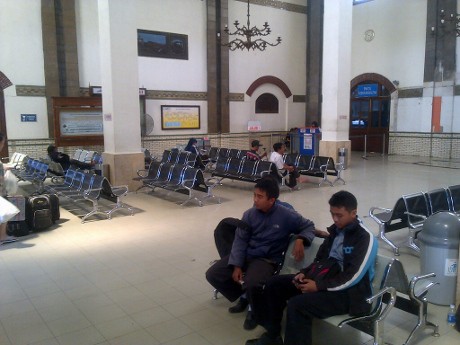 Banjir di Stasiun Tawang Surut, Berhenti Luar Biasa di Poncol Dihentikan