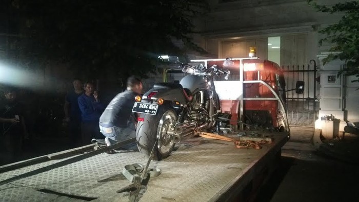 Konvoi Mobil Mewah Wawan Tiba di KPK, Sita Perhatian Pengendara