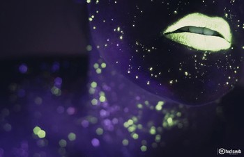     Gambar-gambar ini menampilkan domain yang sama sekali berbeda dari warna yang terlihat lebih seperti konstelasi bintang warna-warni di wajah para model. (kredit foto: Hid Saib)