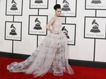 Gaun Musikal Unik Katy Perry di Grammy 2014