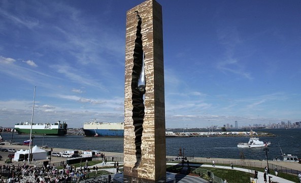 Michael Jackson & 7 Monumen Paling Aneh di Dunia (2)
