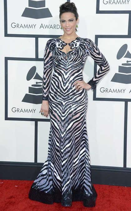Pelajaran mode pertama, memakai gaun penuh animal print dari atas sampai bawah seperti Paula Patton, bukanlah ide yang baik untuk ajang bergengsi sekelas Grammy. Apalagi ada ornamen wajah harimau di bagian dada yang berpadu dengan motif zebra penuh sequin. Gaun ini jadi terkesan berlebihan dan tidak elegan.