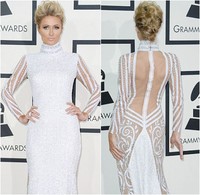 Paris Hilton sepertinya terlalu usaha untuk tampil seksi dan kembali eksis di dunia hiburan. Malam itu, sosialita ini mengenakan gaun putih dari House of Milan. Bagian depan gaun dengan kerah tinggi itu tampak baik-baik saja. Tapi bagian belakangnya terlalu banyak menggunakan panel transparan atau sheer, yang membuatnya tidak terlihat cantik.