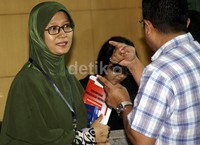 Attiyah meminta izin menjenguk suaminya. Lamhot Aritonang/detikFoto.