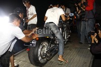 Motor Harley ini dibawa ke gedung KPK di Jl Rasuna Said dengan menggunakan mobil Towing. Lamhot Aritonang/detikFoto.     