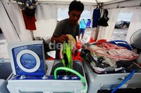 Seperti terlihat di lokasi pengungsian di GOR Otista, Jakarta, Senin (27/01/2014).
