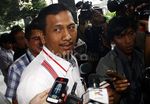 Pasek Bawa Buku Sejarah untuk Anas