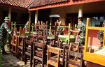 TNI Bersihkan Puing-puing Sisa Gempa