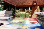 TNI Bersihkan Puing-puing Sisa Gempa