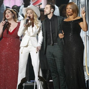 33 Pasangan Unik Menikah Massal di Grammy Awards 2014