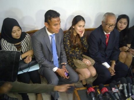 Ayu Ting Ting Masih Pikir-pikir Izinkan Enji Temui Anaknya