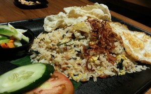 Kedai Locale: Nasi Goreng Oncom yang Gurih Wangi Bergaya Rumahan