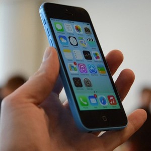 Kurang Laku, Apple Stop Produksi iPhone 5C?