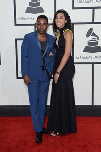 Rapper Kendrick Lamar memilih setelan jas berwarna biru. Jason Merritt/Getty Images/AFP.