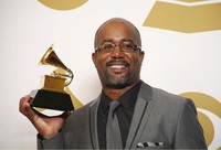 Darius Rucker, dinobatkan sebagai Best Country Solo Performance untuk single 'Wagon Wheel'. REUTERS/Lucy Nicholson.