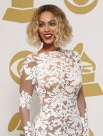 Gaun Menerawang Beyonce di Grammy 2014