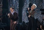 Aksi Akrobat Pink di Grammy 2014