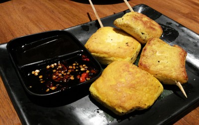 Nikmatnya Tahu Bakar Peutis Khas Kedai Locale