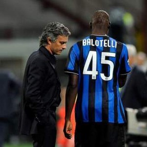 Balotelli Mau Saja Dilatih Mourinho Lagi