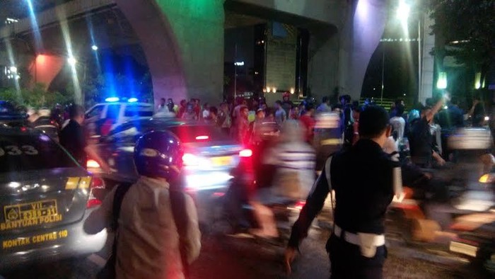 Belum Dikabari, Pemotor yang Kecelakaan di JLNT Terus Tanyakan Istrinya