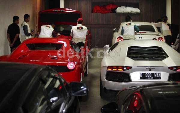 KPK Sita 17 Kendaraan Wawan, Termasuk Lamborghini, Ferrari dan Bentley