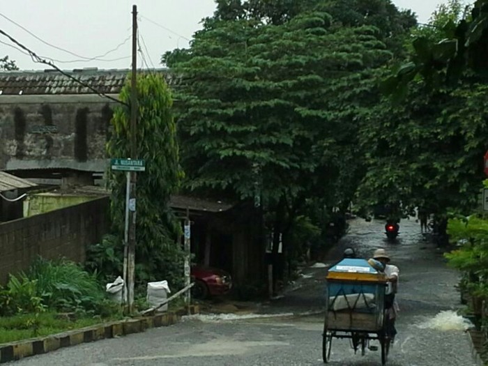 Hujan Deras Dinihari, Jalan Nusantara Cimanggis Seperti Sungai