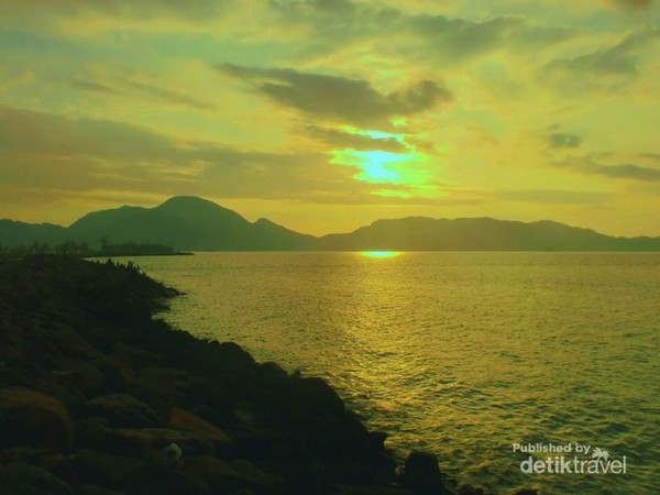 Indahnya Sunset Pantai Ulee Lheue Banda Aceh