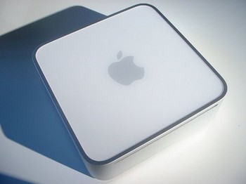 Pada 2005, Apple memperkenalkan Mac Mini, Macintosh pertama yang dijual tanpa monitor, keyboard atau mouse. (kredit foto: business insider)