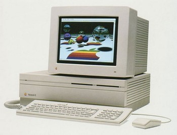 Tahun 1987, Apple Macintosh II menjadi Mac pertama yang mendukung layar warna. (kredit foto: business insider)