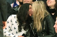 Awal mula gosip berkembang ketika model dan aktris 35 tahun itu nonton basket bersama di Manhattan. Keduanya terlihat mesra, bahkan Cara dan Michelle berciuman. Tidak takut menjadi bahan pembicaraan dan pemberitaan, model 21 tahun itu malah meng-upload foto mesra tersebut di Instagramnya.