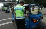 Para Bikers Tetap Nekat Masuk JLNT