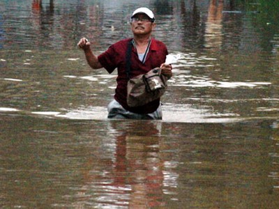 Jalan Jatibening Terendam Banjir