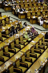 Banyak anggota DPR tak hadir dalam rapat penting tersebut.