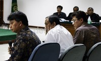 Jaksa Penuntut Umum menghadirkan, Deputi Pengendalian Pembelian pada SKK Migas, Widyawan Prawiratmaja, Kepala Divisi Komersialisasi Minyak Bumi dan Kondensat, Agoes Sapto Raharjo dan   Kadis Penyiapan Penjualan Minyak dan Kondesat SKK Migas, Ayodhia Belini Hendriono menjadi saksi. Lamhot Aritonang/detikFoto.