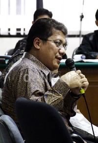 Bikin undangan tender dikirim melalui fax, kata Kadis Penyiapan Penjualan Minyak dan Kondesat SKK Migas, Ayodhia Belini Hendriono saat bersaksi untuk terdakwa eks Kepala SKK Migas Rudi Rubiandini. Lamhot Aritonang/detikFoto.