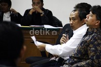    Dalam kesaksian tersebut bahwa  proses tender bertumpu pada mesin fax dan dari situlah undangan kepada 35 perusahaan yang sudah terdaftar di SKK Migas dikirim. Lamhot Aritonang/detikFoto.     